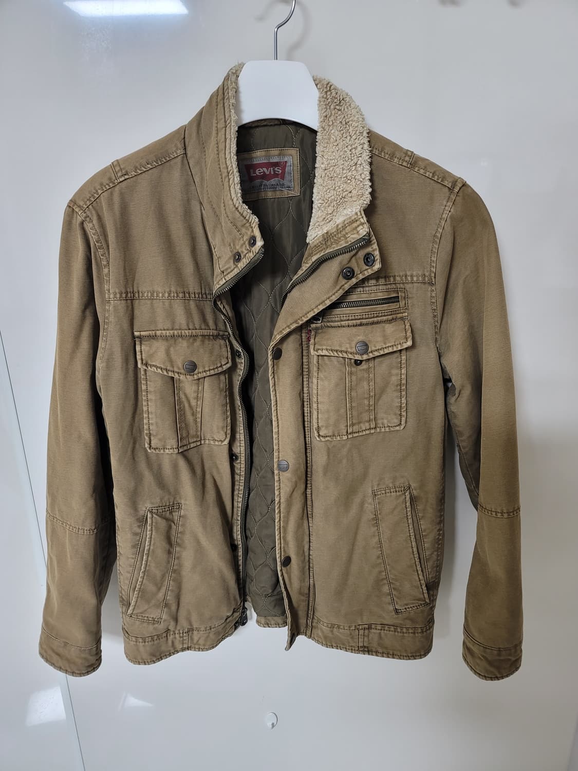 리바이스 양털 카라 트러커  자켓 남성100정 상태굿
 상품이미지1