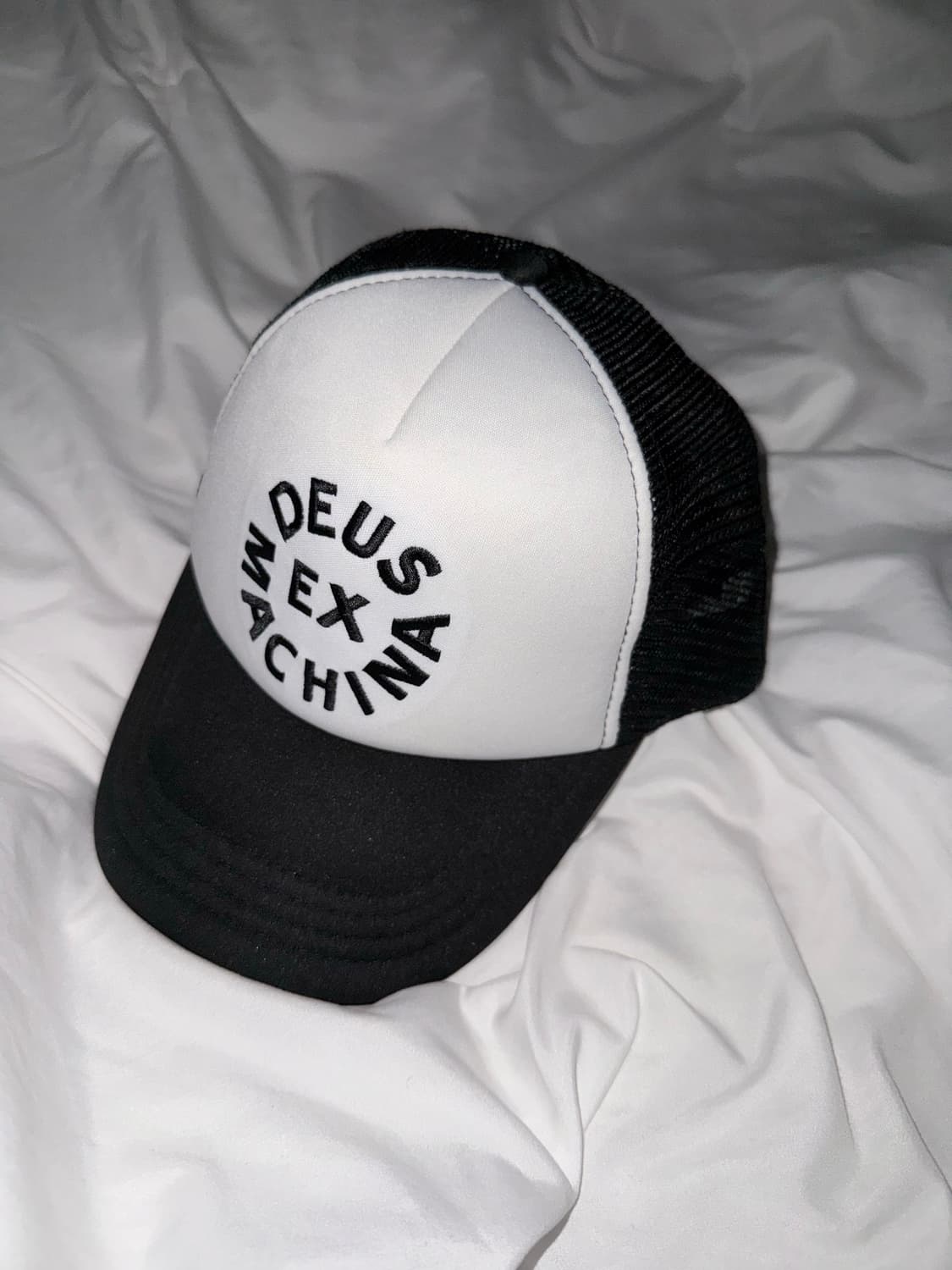 데우스 엑스 마키나 매쉬 트러커햇 상품이미지1