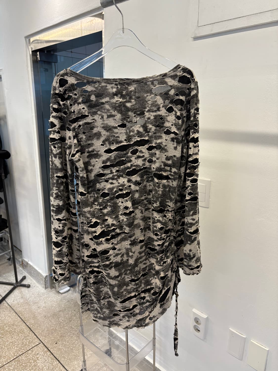 Janiss distressed shirring sleeve 상품이미지4