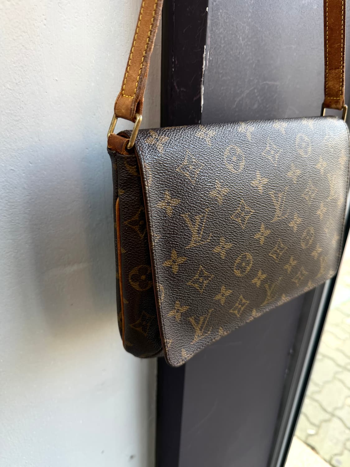 루이비통 뮤젯탱고 모노그램 숄더백 상품이미지4