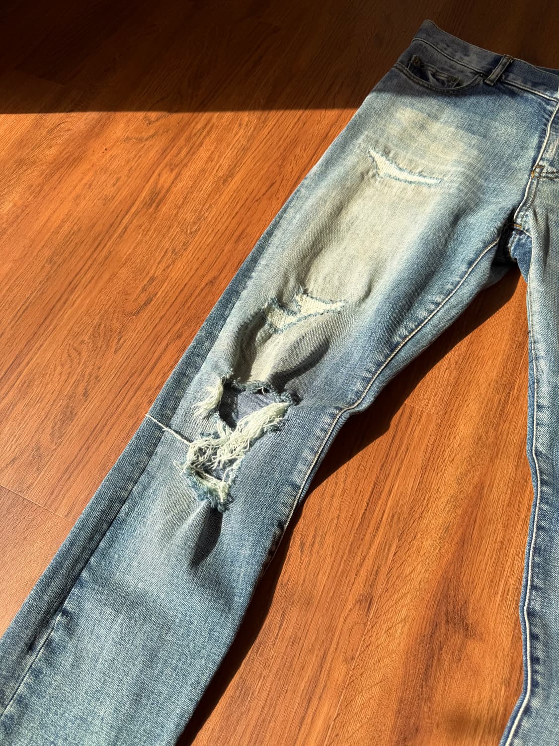 생로랑 17SS 데미지 데님 팬츠 상품이미지3