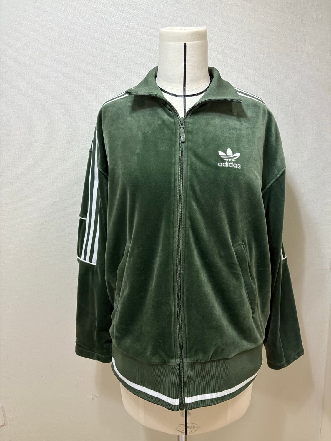 아디다스 adidas original 그린 벨벳 져지 상품이미지1