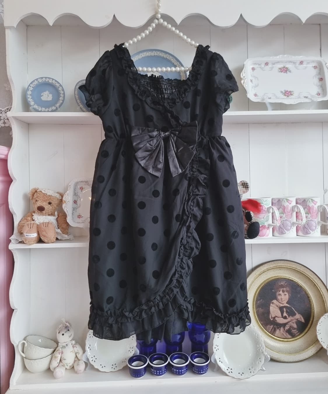 Tralala (트랄라) 블랙 플로킹 도트 리본 원피스 상품이미지1