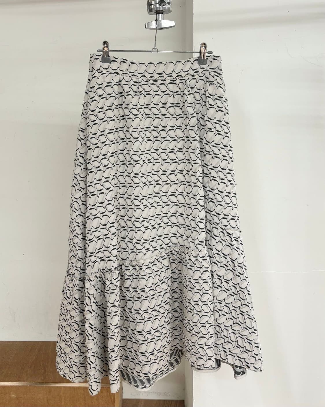 랑방 블랙 앤 화이트 패턴 롱 스커트 상품이미지4
