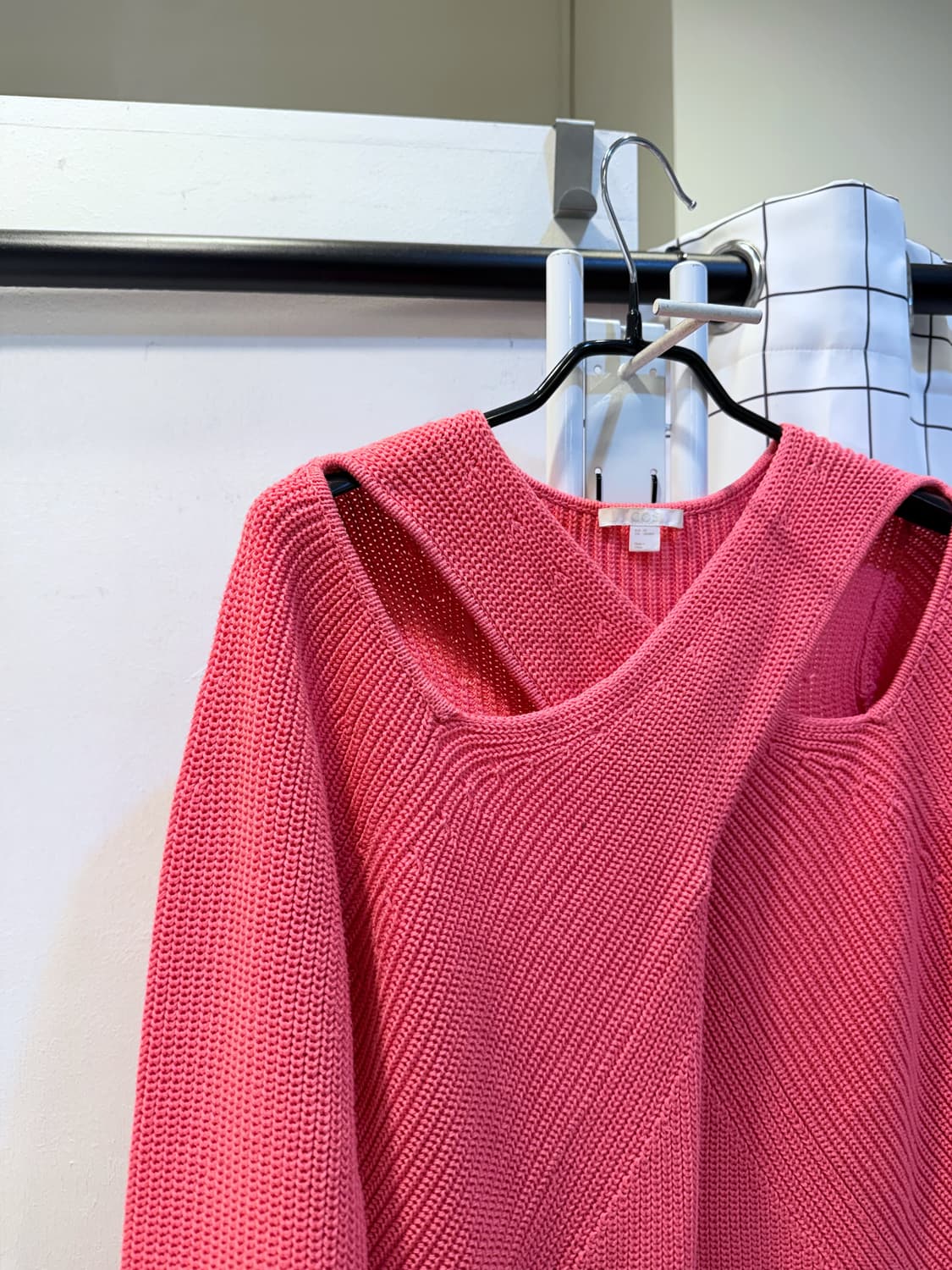 COS 엑스 꼬임 니트 상품이미지4