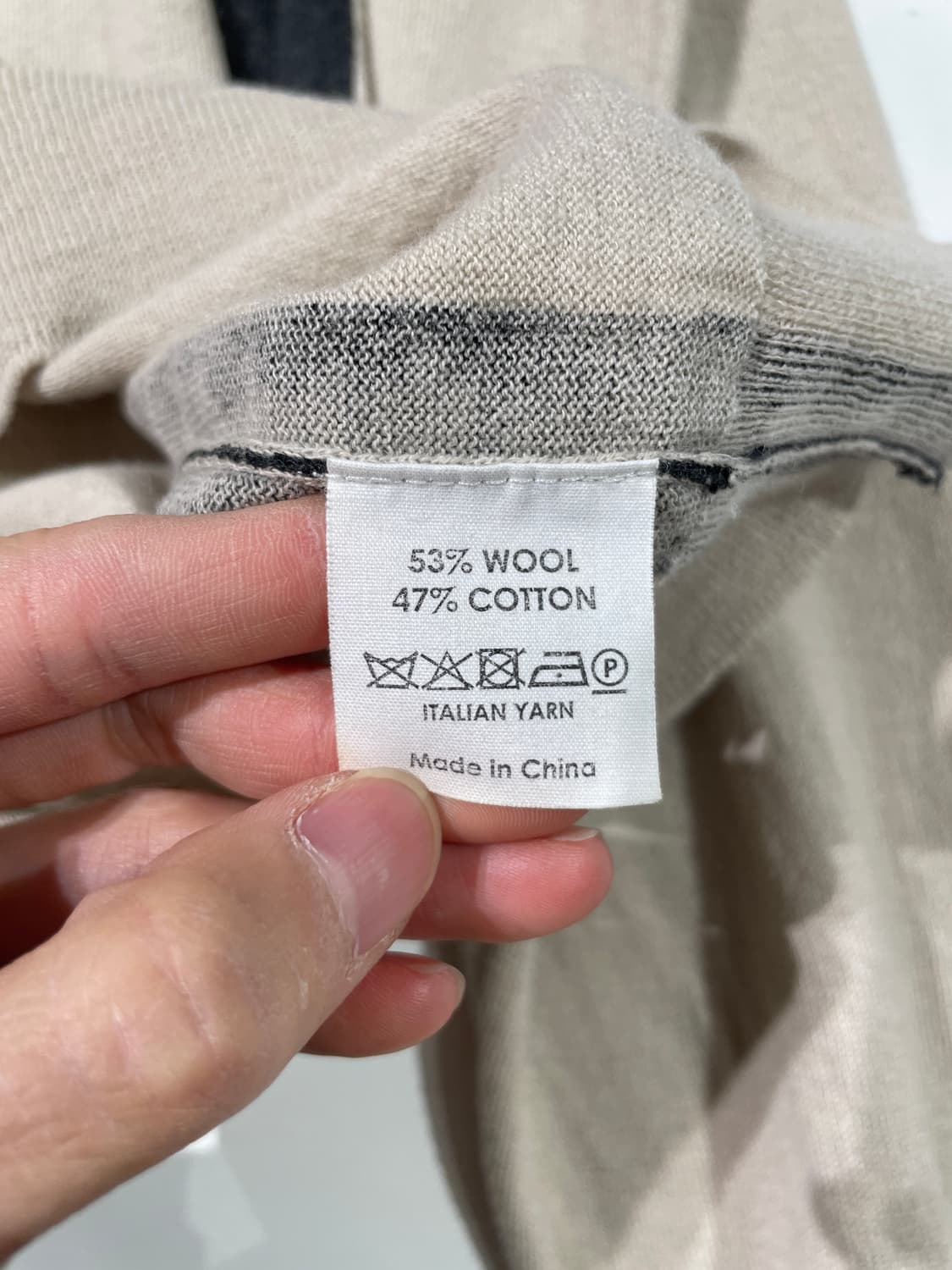 드리스 반 노튼 라이트 베이지 패널 돌먼 슬리브 씬 니트 상품이미지8