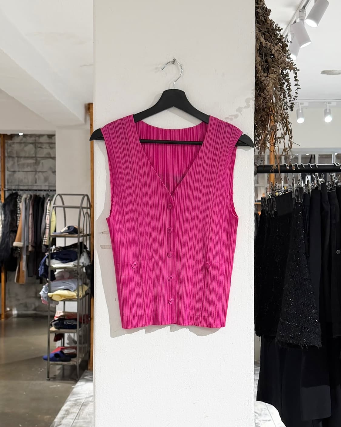 플리츠 플리즈 핑크 버튼업 백 프린팅 슬리브리스 탑 상품이미지1