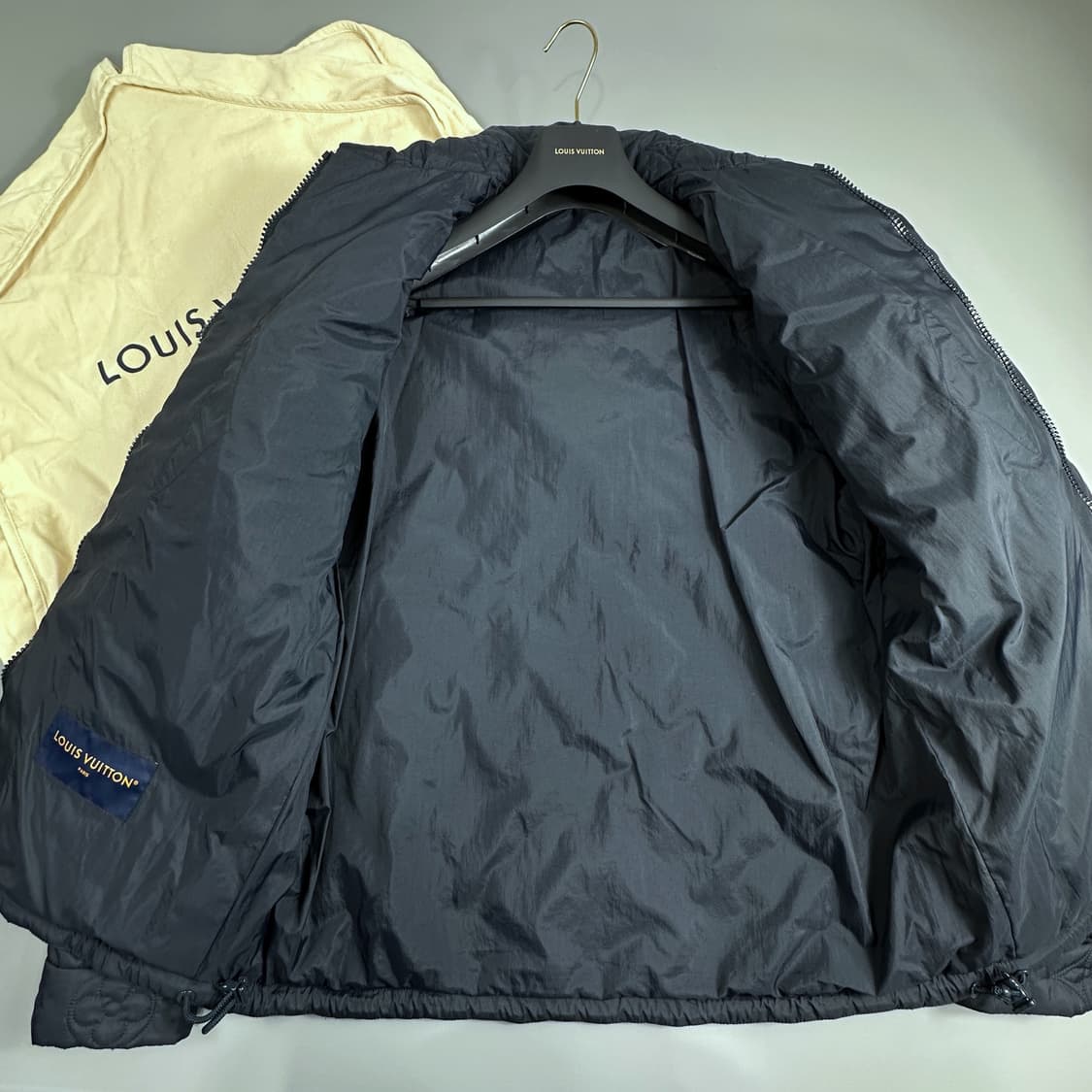 루이비통 모노그램 패디드 라이트 블루종 52 상품이미지8