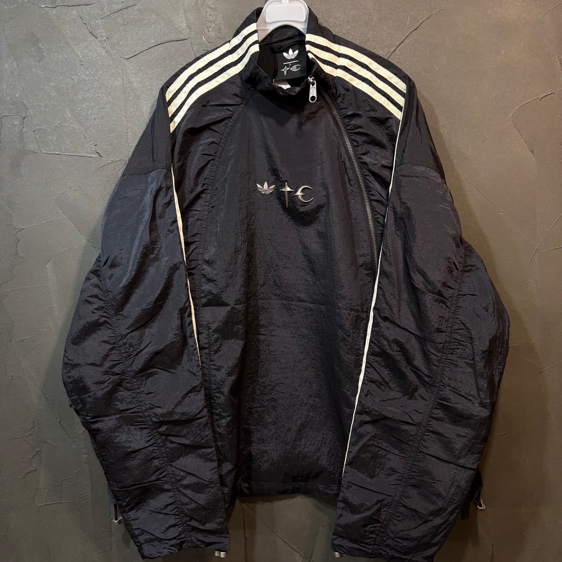 [XL] ADIDAS X TC 아디다스 떠그클럽 바람막이 상품이미지1