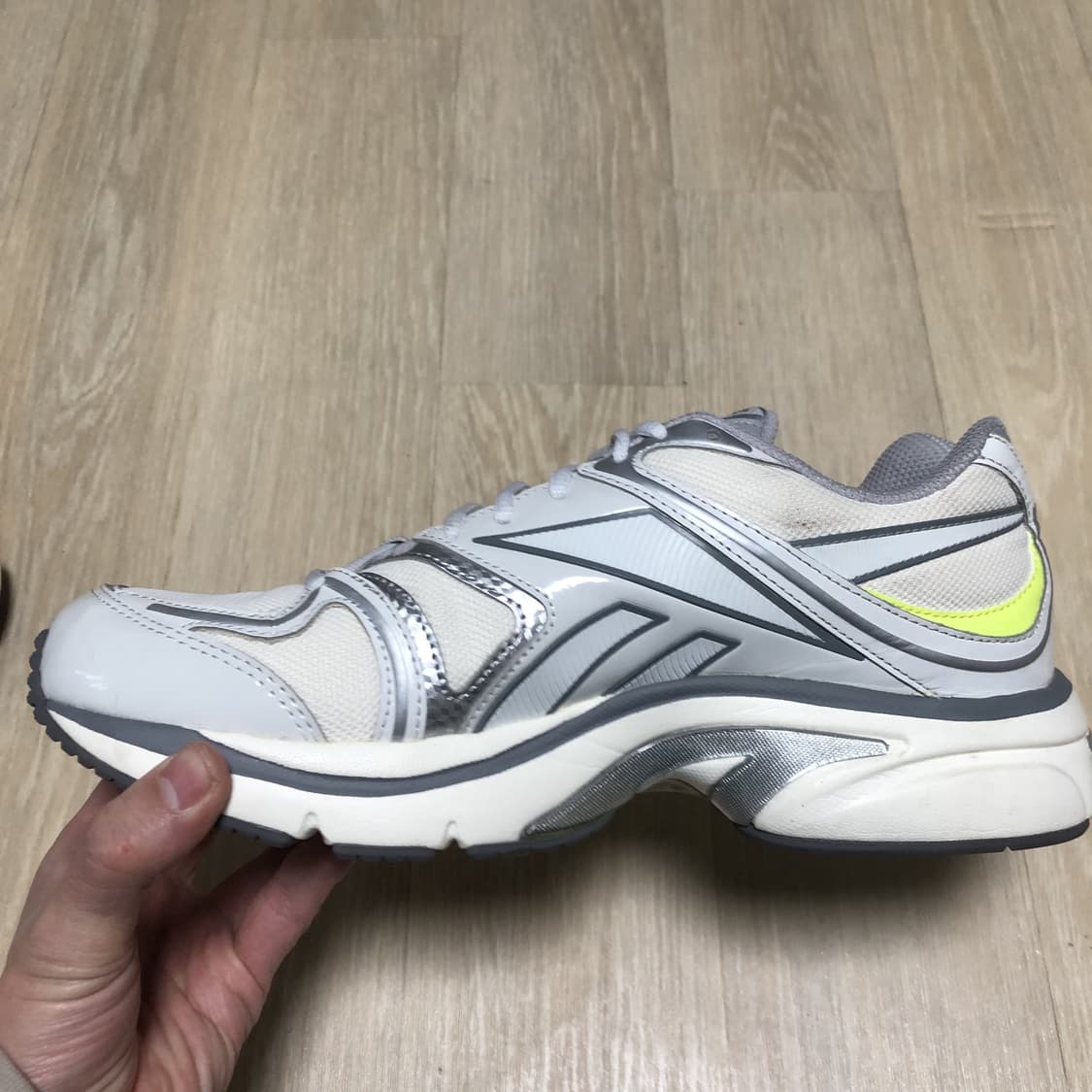 (270) 리복 X 라이풀 프리미어 로드 플러스 화이트 그레이 상품이미지6