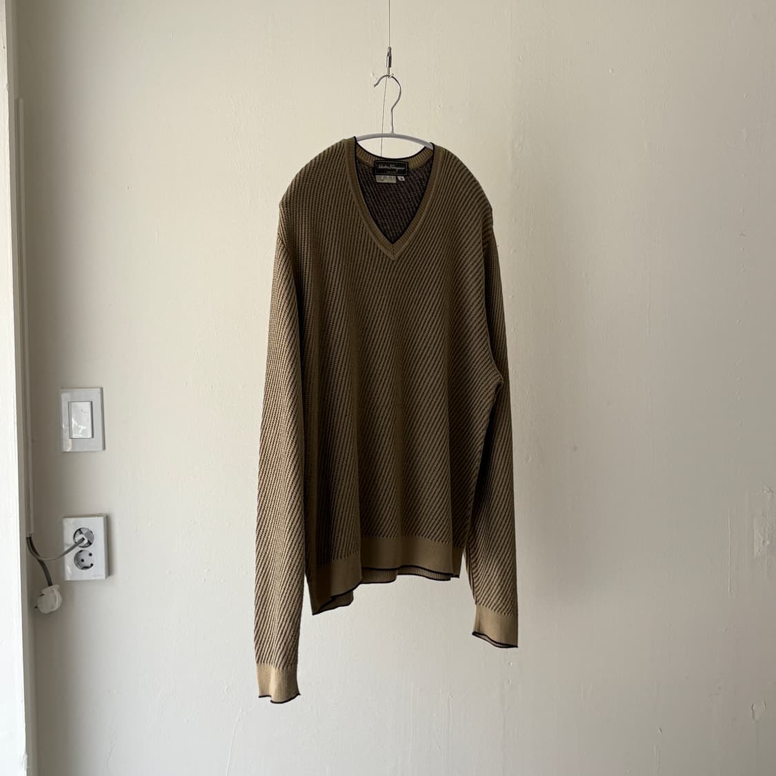 ▫️Salvatore Ferragamo V-Neck Knit 상품이미지1
