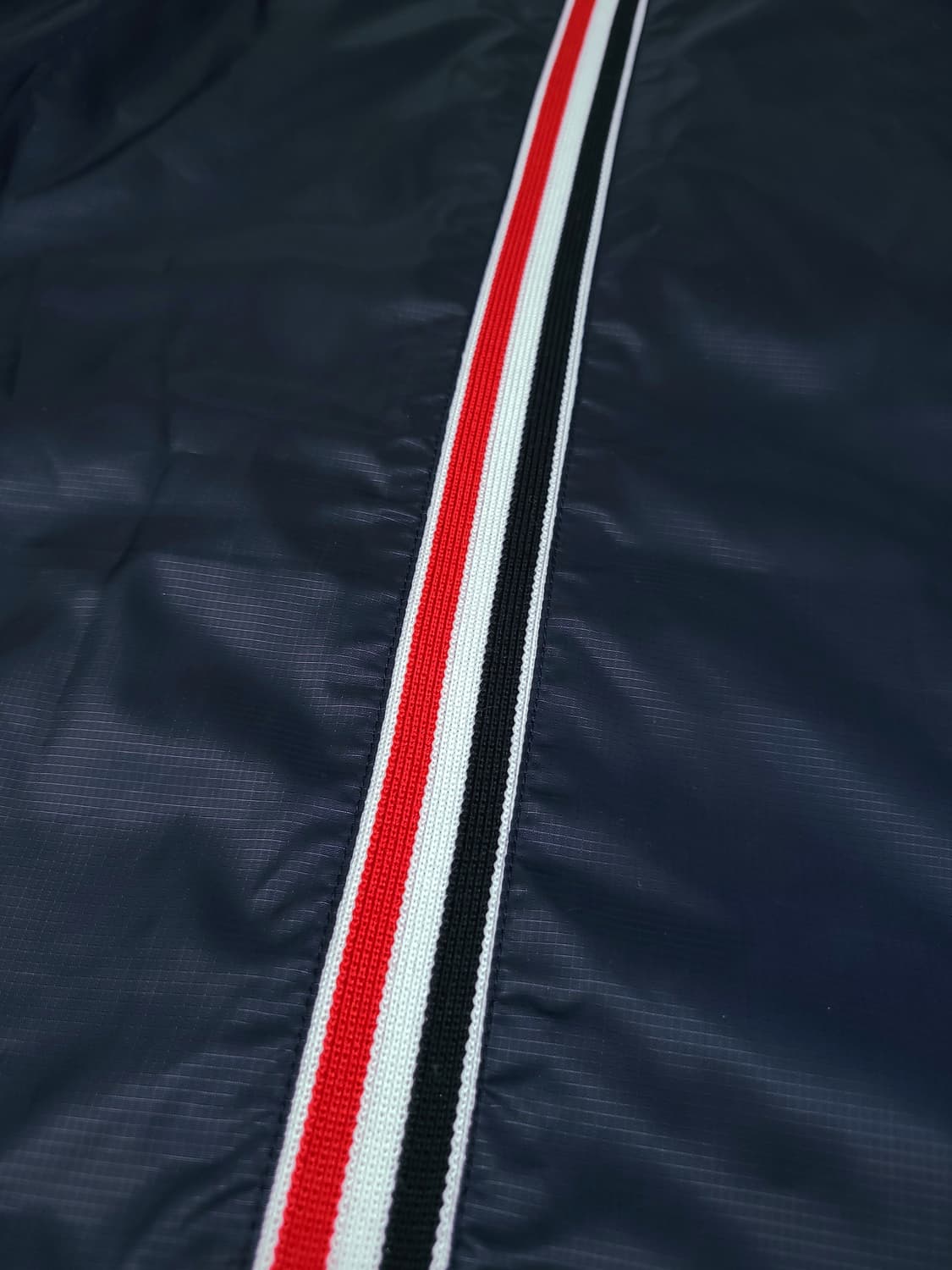 톰브라운 센터백 백삼선 바람막이 블루종 봄버자켓 상품이미지3