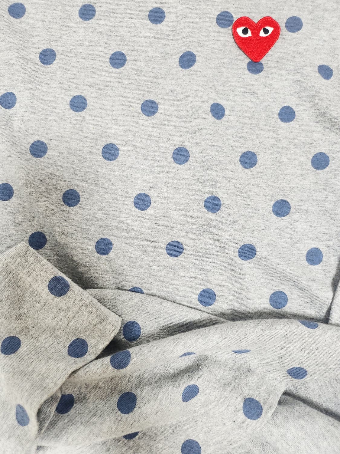 꼼데가르송 PLAY 라인의 도트 패턴 긴팔 상품이미지3