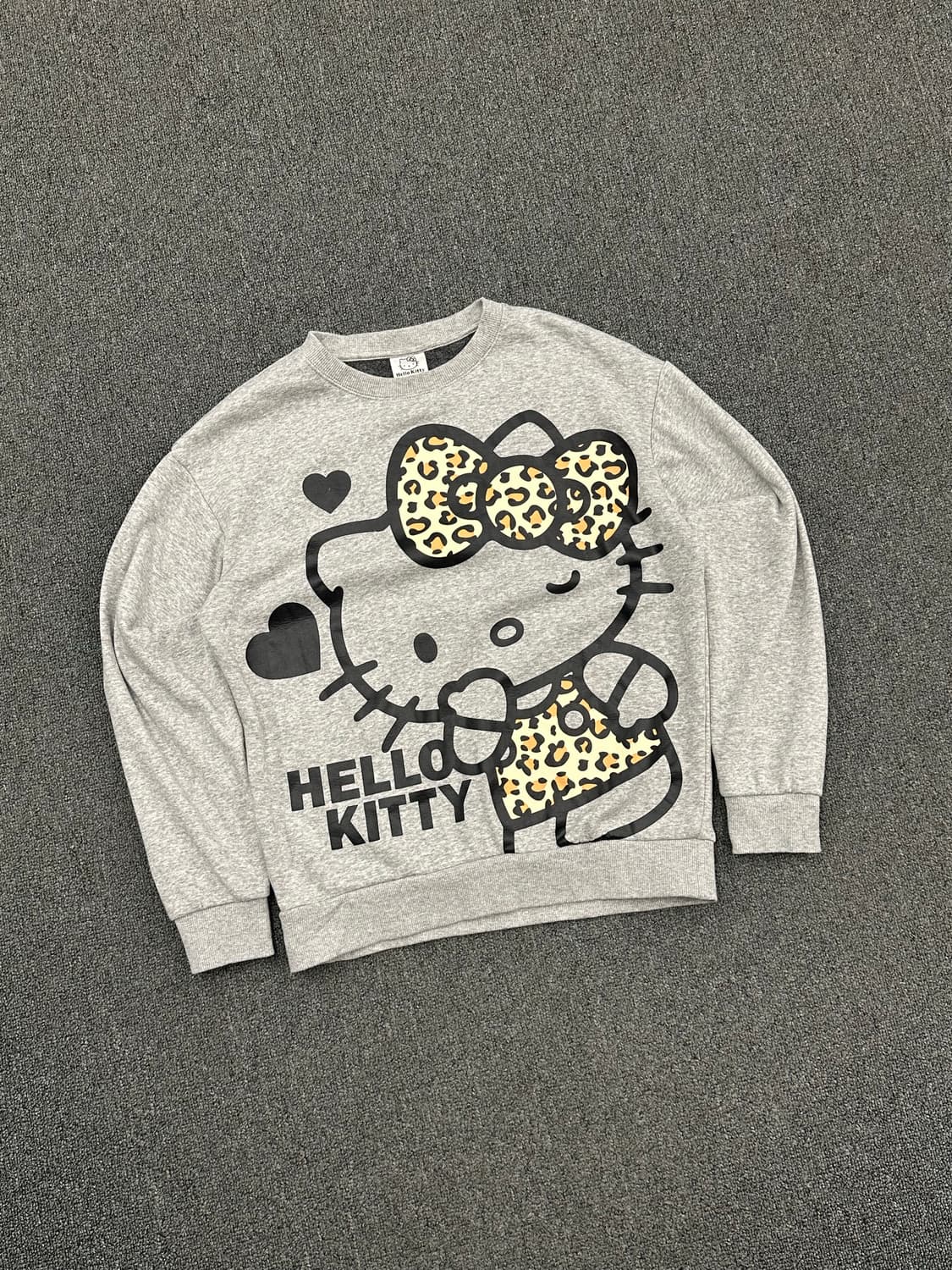 L)산리오 헬로키티 빈티지 그레이 플리스 스웻셔츠 상품이미지2