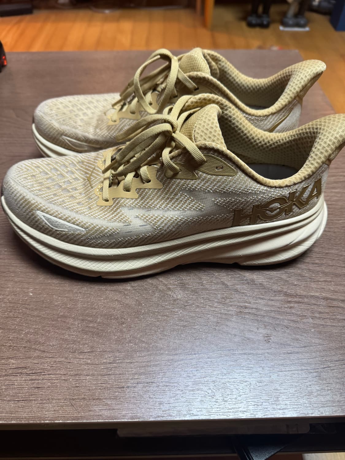 호카 클리프톤 9 샌드 270 상품이미지1