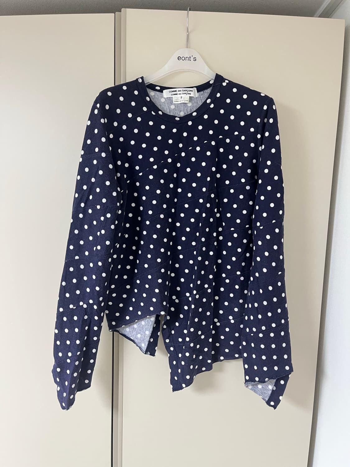 꼼데가르송 비대칭 폴카도트 롱슬리브 상품이미지1