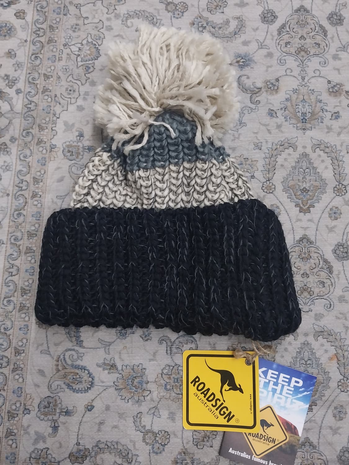 (새상품) ROADSIGN 폼폼 비니 모자 상품이미지1