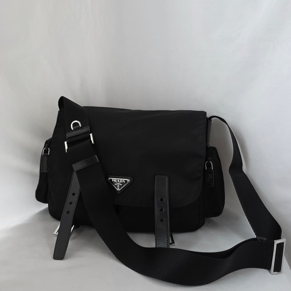 [정품 PRADA] 프라다 사이드 투포켓 남성 크로스백 메신저백 상품이미지10