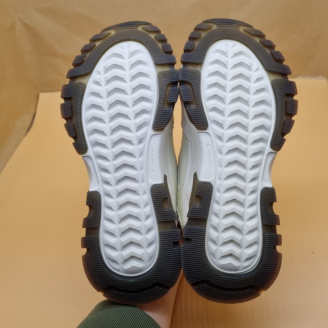 디스커버리 버킷 디워커 여성운동화230  상품이미지3