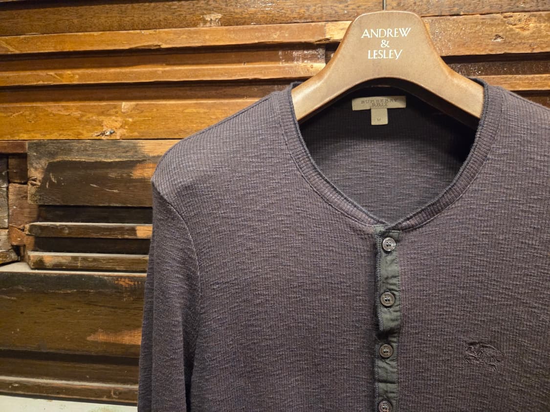 버버리 헨리넥 티셔츠 상품이미지2