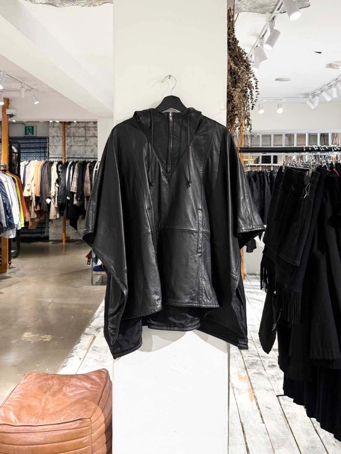 하브 비나르드 블랙 레더 후드 판초 상품이미지1