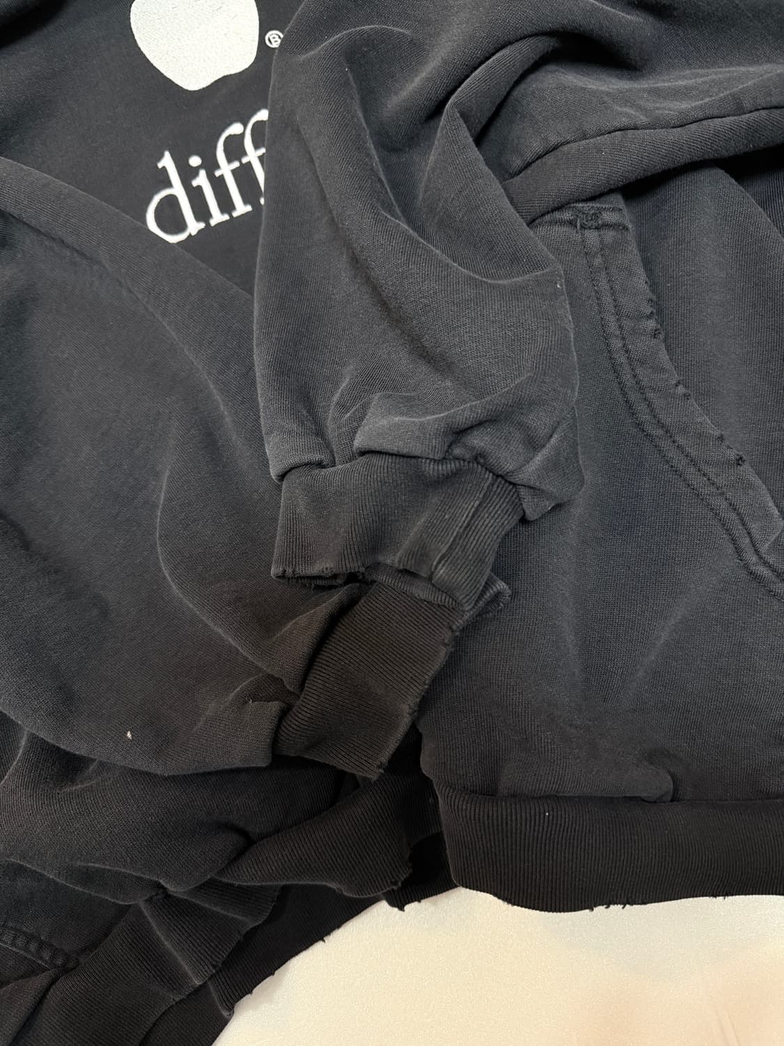 발렌시아가22 F/W Different애플 로고 후드티 일반판 2 상품이미지5