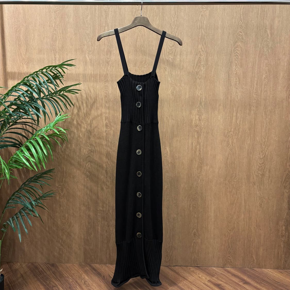 크리스찬 디올 슬리브리스 니트 롱 원피스 프론트 풀 버튼 디테일 브라운 상품이미지1