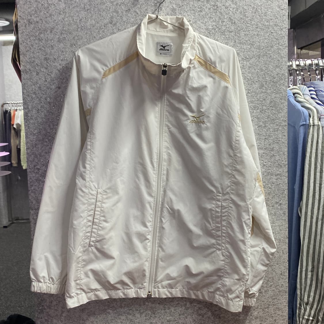 미즈노 골드 스몰로고 화이트 바람막이 B4489 상품이미지2