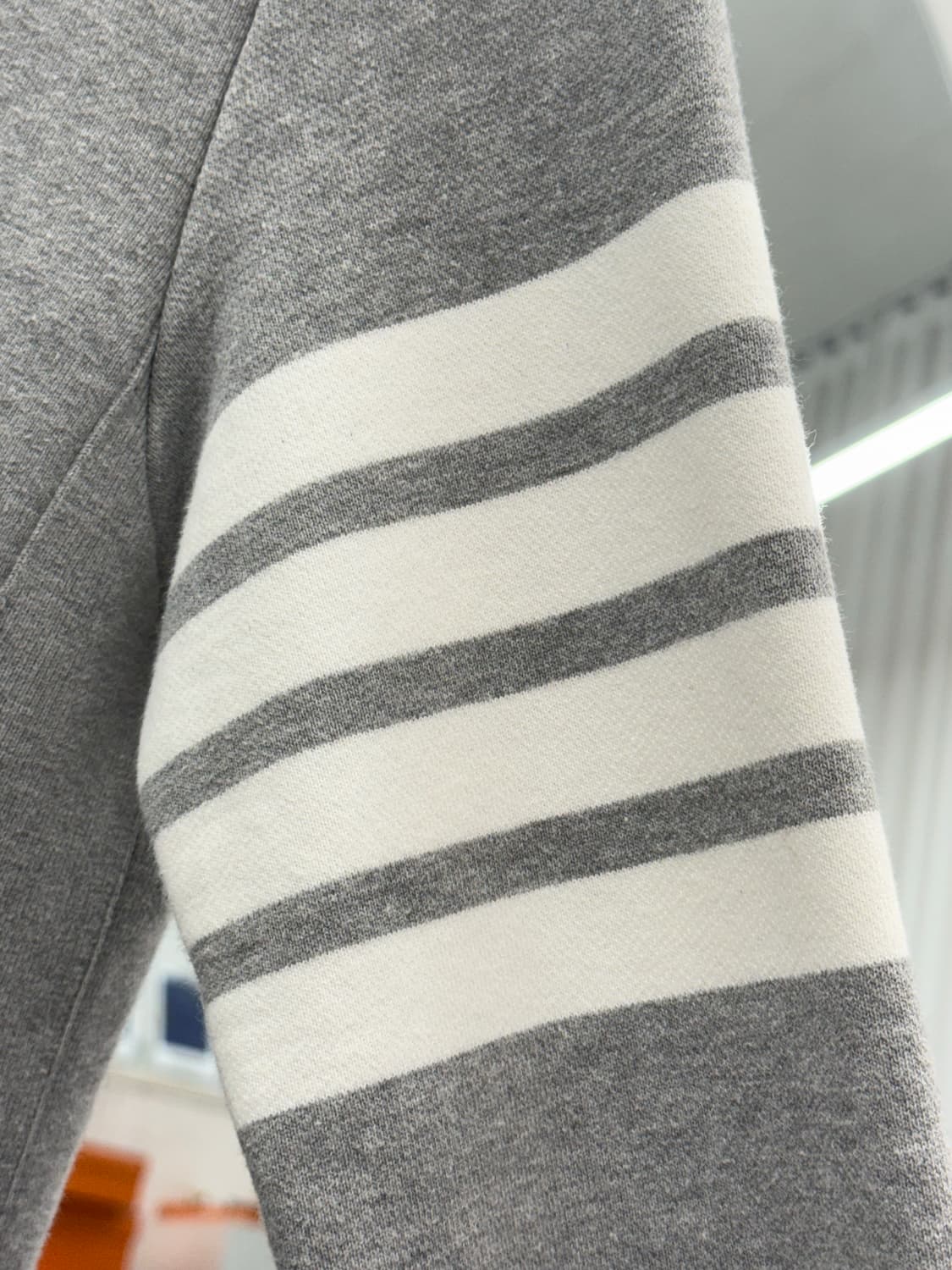 [2] 톰브라운 사선완장 맨투맨 상품이미지3