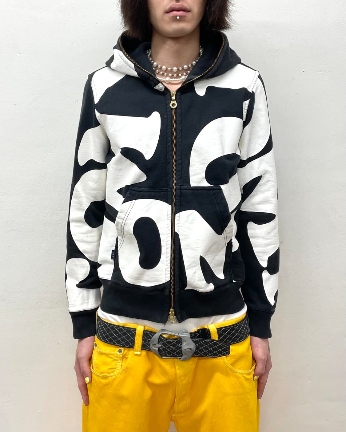 White Bold Printed Black Hooded Zip-Up 상품이미지1