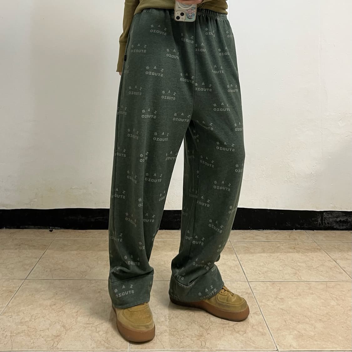 IAB Studio green sweatpants 상품이미지2