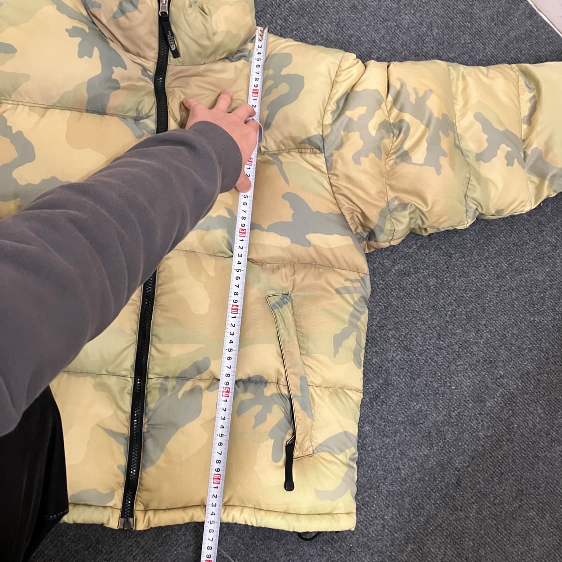 노스페이스 센터로고 카모 패딩 눕시 700 상품이미지8