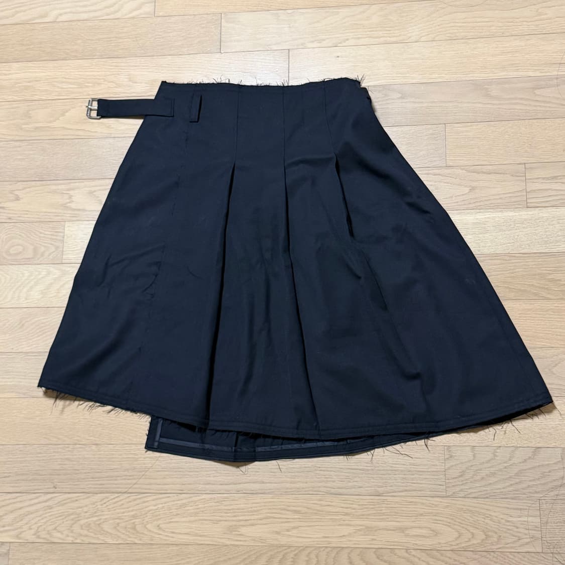 인사일런스 로우컷 플리츠 스커트 상품이미지7