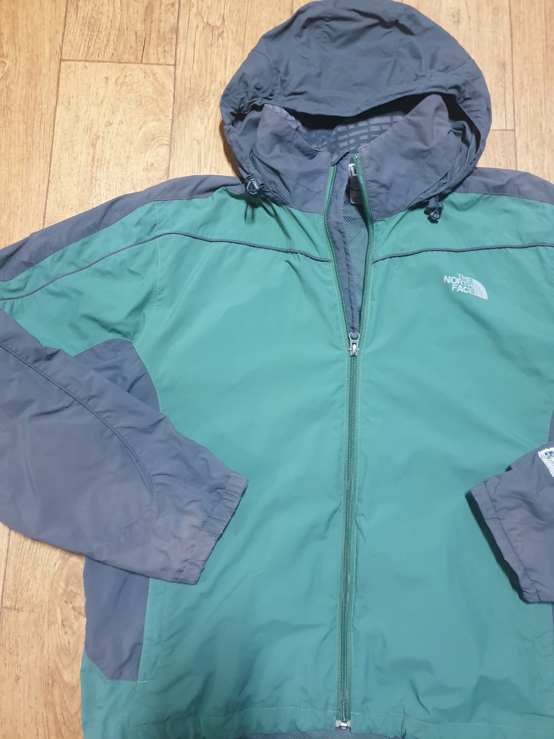 1221 노스페이스 아웃도어 바람막이 115~120 사이즈입니다 상품이미지4