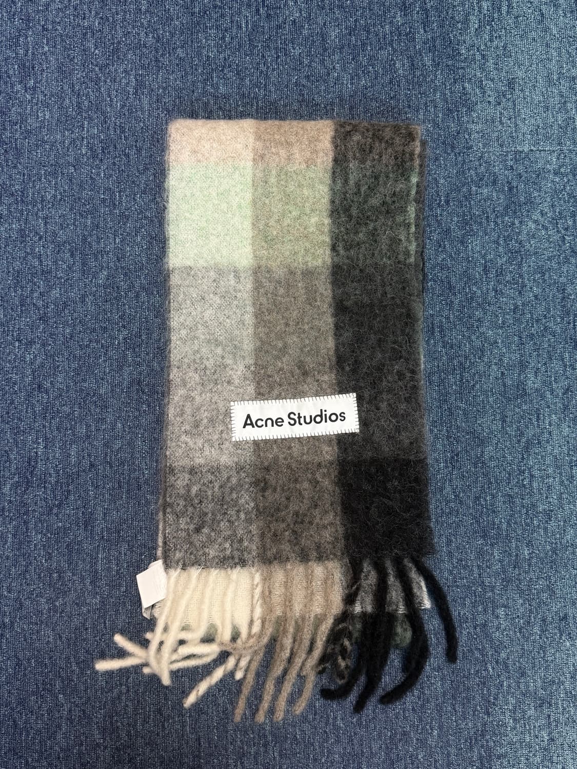 아크네 체크 머플러팝니다! 상품이미지3