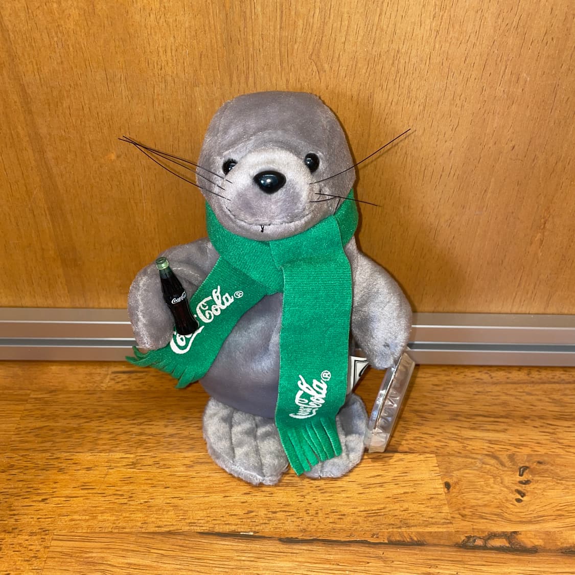 [Coca-Cola] Seal Plush - Green Scarf 상품이미지1