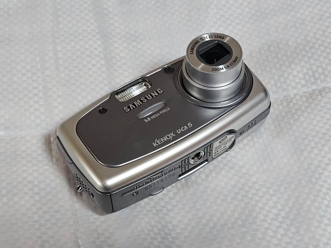 삼성 케녹스 UCA-5 디지털 카메라예요
500만 화소로 선명한 사진을 상품이미지8