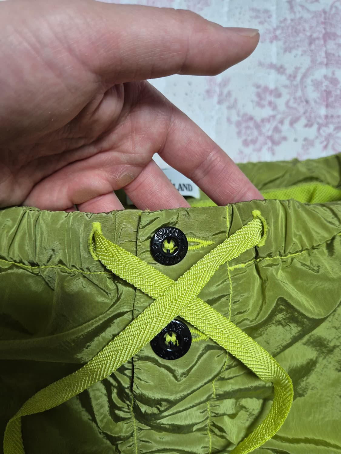 새상품급-M-30 스톤아일랜드 메탈나일론 반바지 상품이미지4