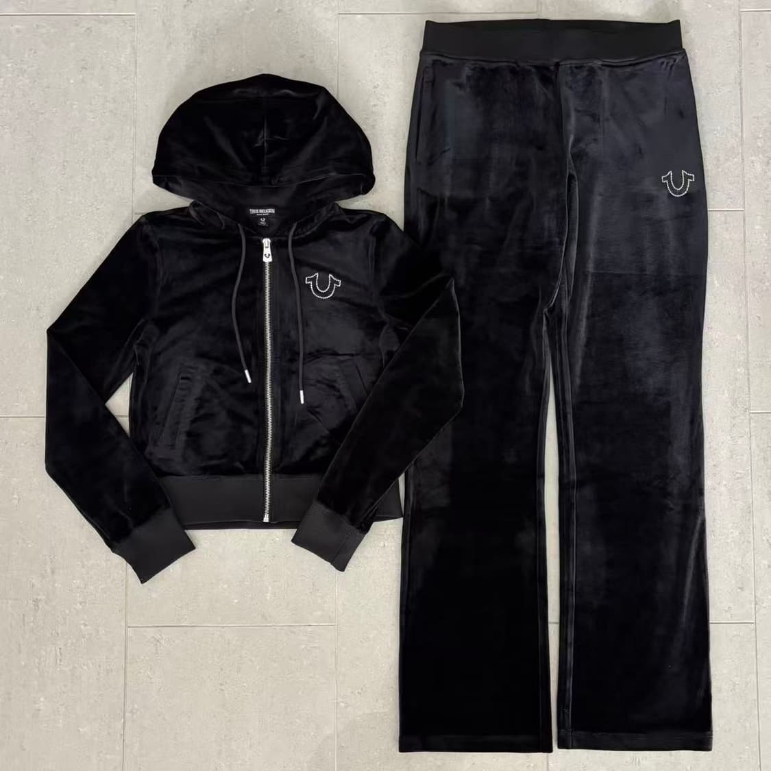 [새제품] 트루 릴리젼 블랙 벨루아 셋업 상품이미지2