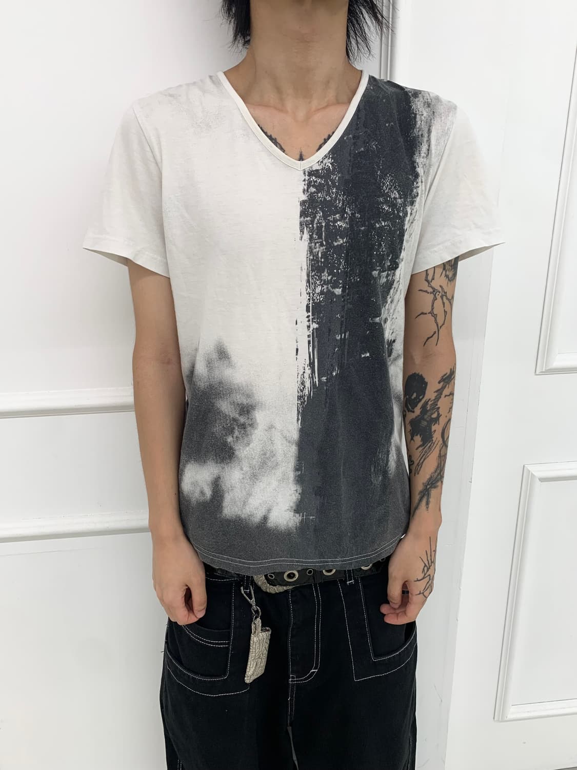 Schlüssel v-neck t-shirt  Price: 6.5  어깨 상품이미지4