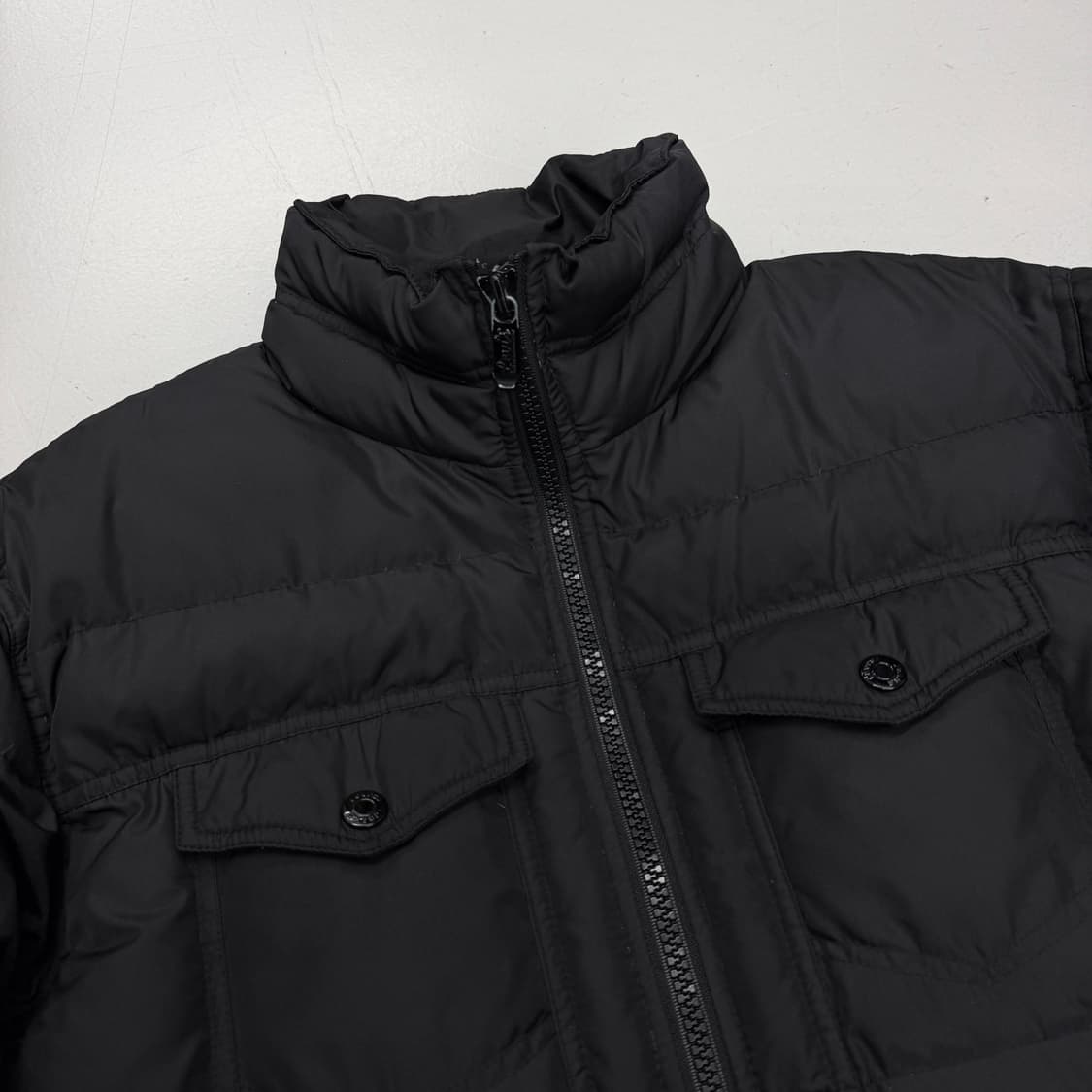 리바이스 하이넥 덕다운 바이커 숏 패딩 블랙 상품이미지3