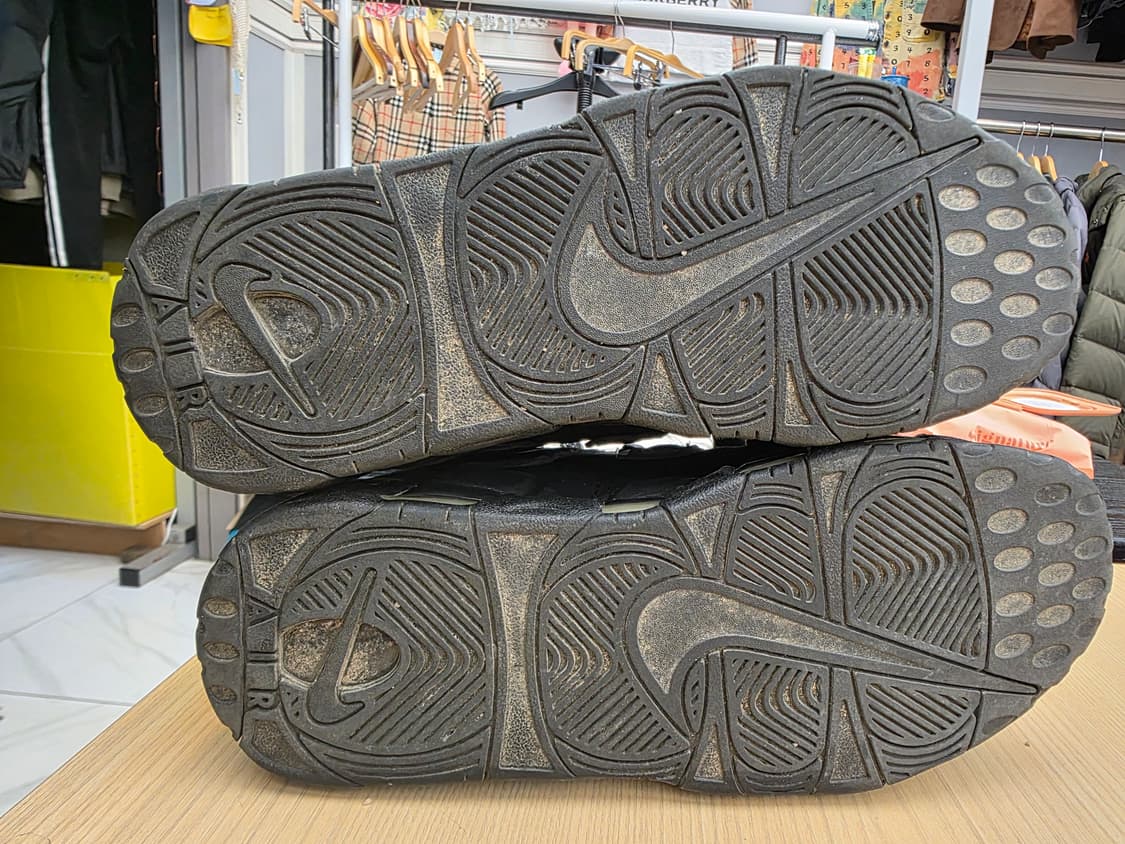 나이키 에어 업템포 트리플 블랙 275 상품이미지7