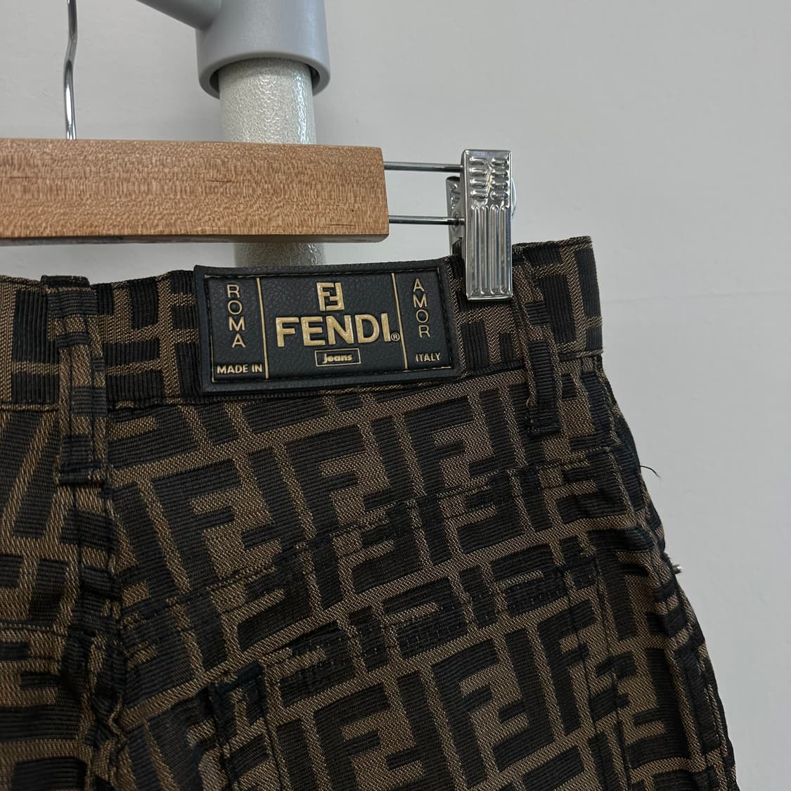 펜디 주카 로고 팬츠 상품이미지7