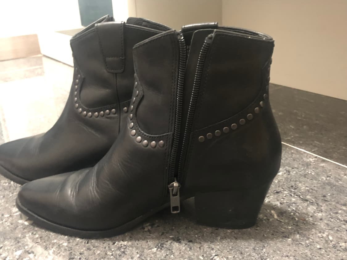 ASH 아쉬 블랙 스터드 앵클 부츠 상품이미지3