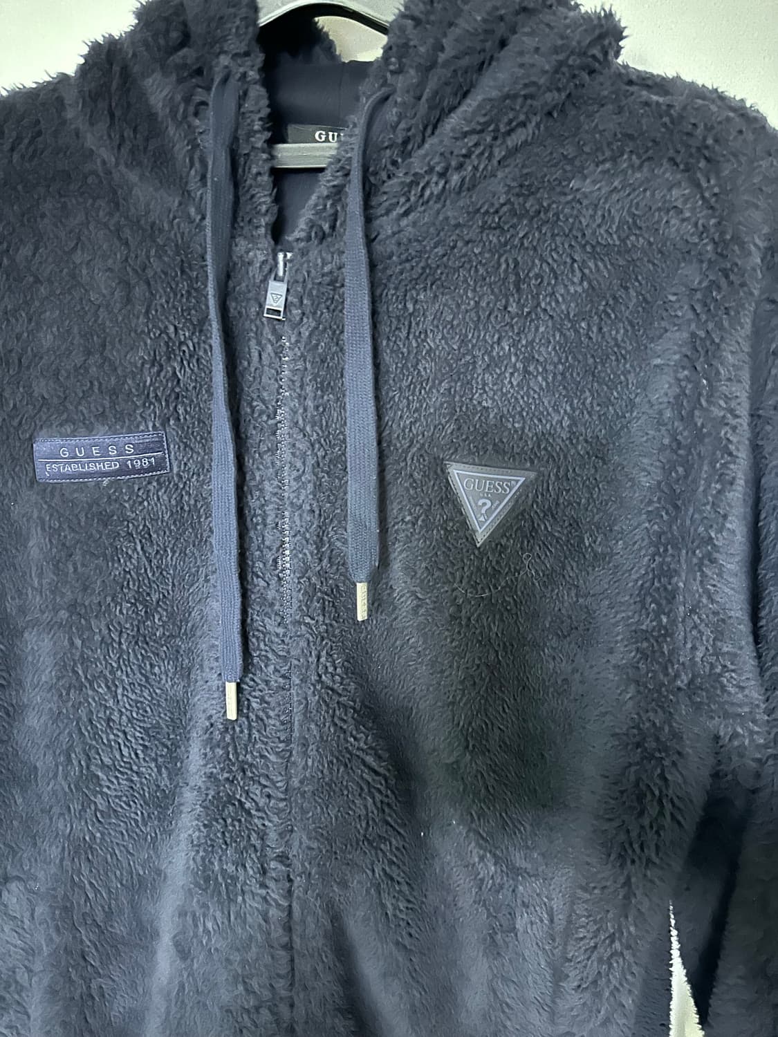 게스 뽀글이 후드집업 네이비 상품이미지3