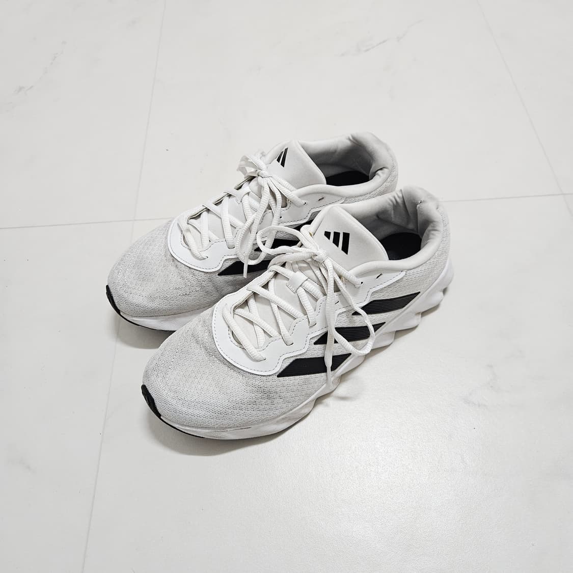 아디다스 스위치 무브 화이트 런닝화 275mm 상품이미지1