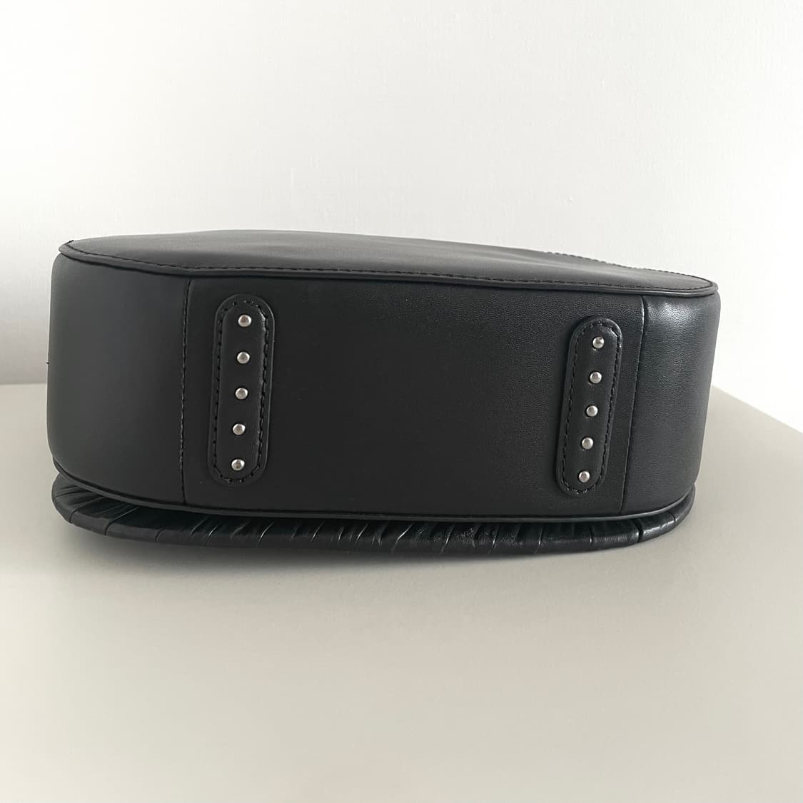 자라 스튜디오 컬렉션 스터드 소가죽 크로스백 상품이미지5