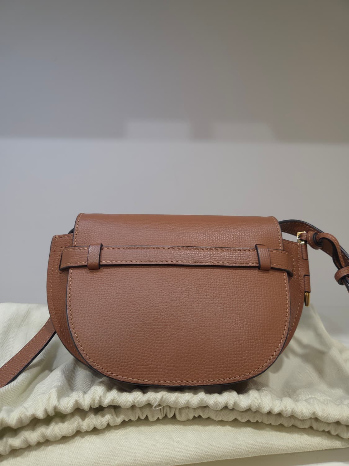 로에베 게이트백 상품이미지3