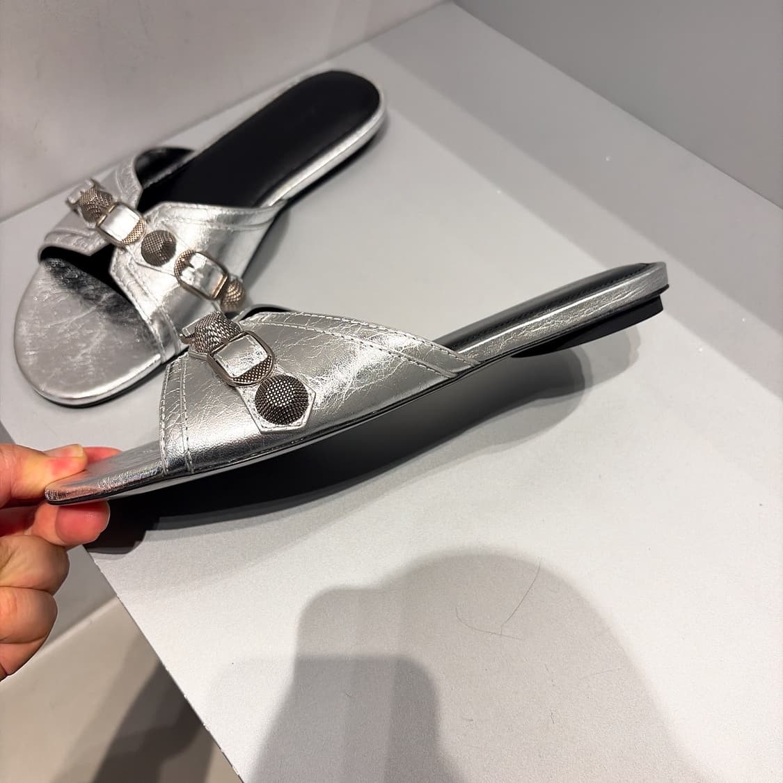 (정품/새상품) 발렌시아가 여성 메탈릭 실버 카골 뮬 샌들 상품이미지3