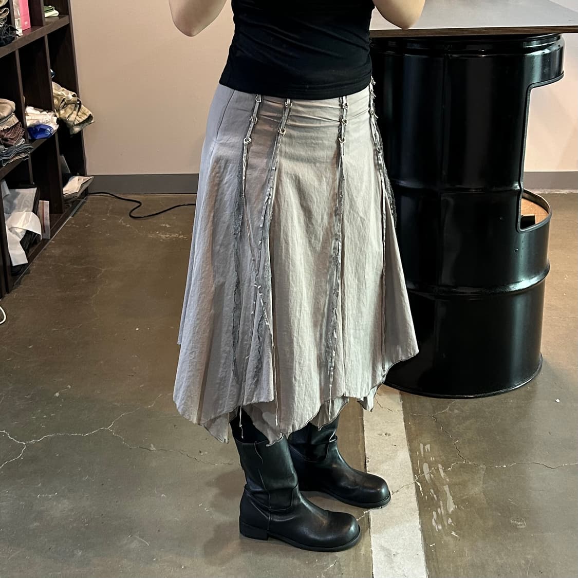 그런지 디테일 언발 스커트 상품이미지1